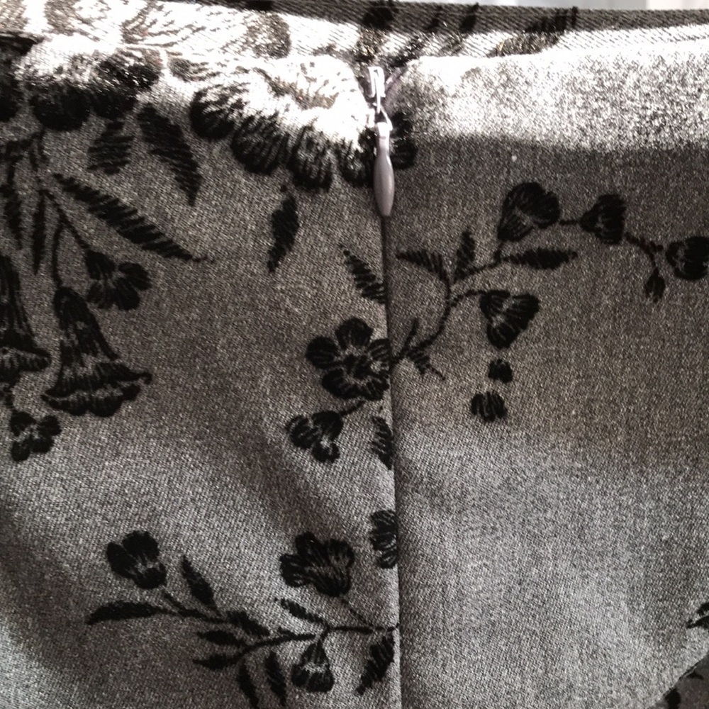 I.L.U. VINTAGE Dark Gray/Black Velvet Embroidery Floral Design Mini Skirt - 7 - Picture 10 of 14